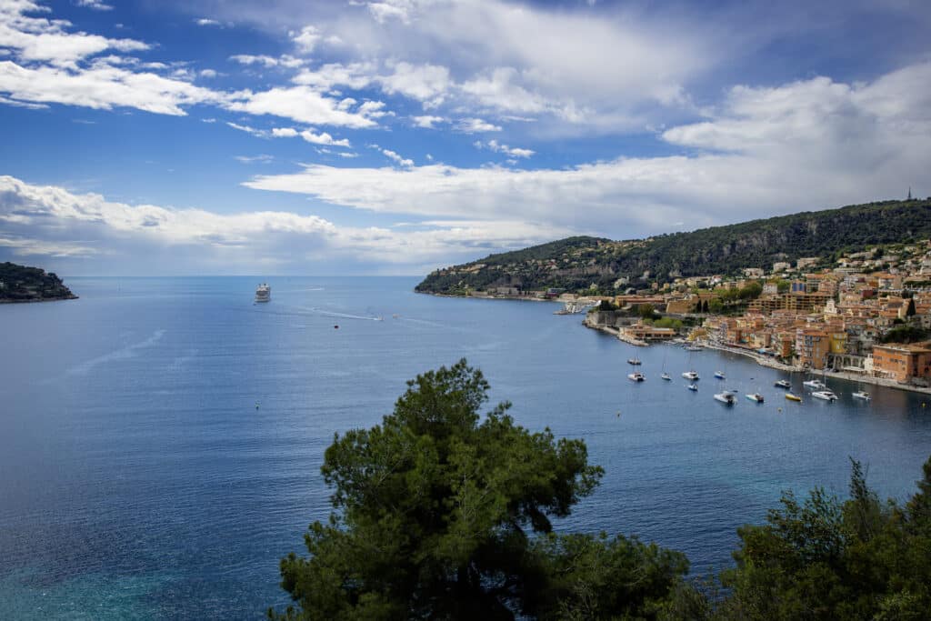Image illustrative de la Rade de Villefranche-sur-Mer, lieu de recherche et d'observation pour l'IMEV